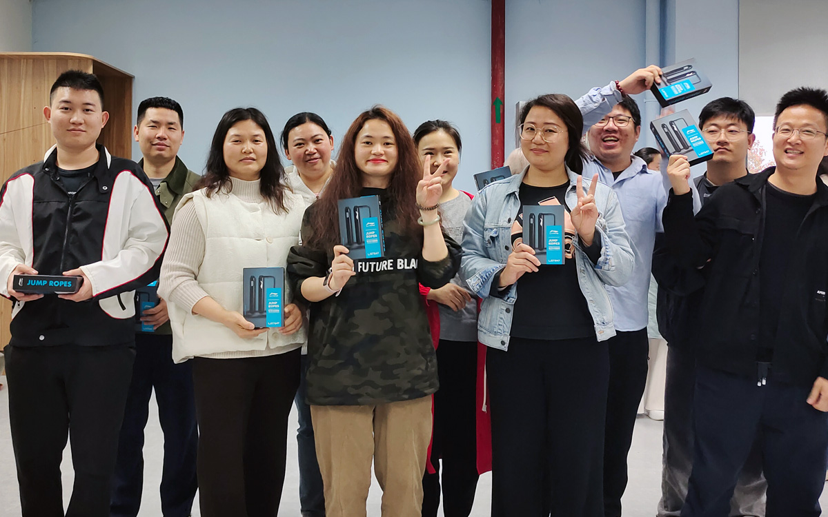 恭喜冠軍團(tuán)隊(duì)登頂 恭喜冠軍團(tuán)隊(duì)登頂