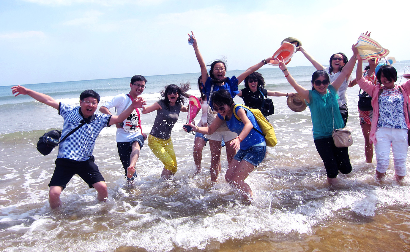 海風(fēng)撲面，心隨浪涌